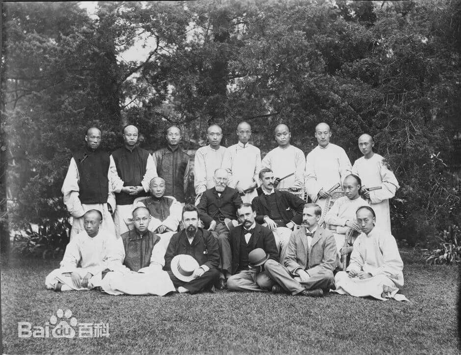 1897年圣约翰书院全体教师合影